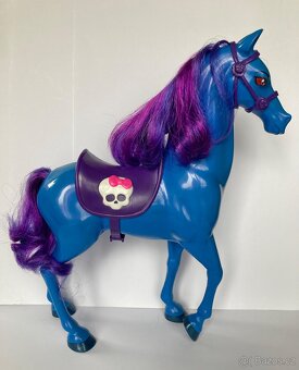 Monster high ředitelka Krváková a kůň s krabicí - 20
