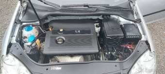 Volkswagen Golf 5 benzin 1,4 pouze 112 000 KM. - 20