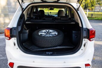 Mitsubishi Outlander PHEV Plugin Hybrid / AJ NA SPLÁTKY / - 20