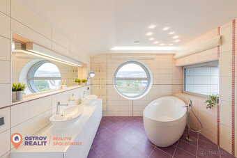 Prodej, rodinný dům s wellness, jezírkem, pozemek 1034 m2, Š - 20