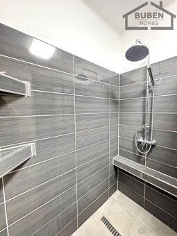 Dva RD s krytým stáním, kolnou a zahradou 2155 m2 - Rozvadov - 20