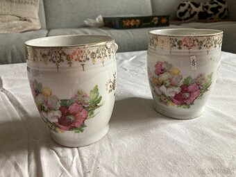 různý starožitný porcelán - 20