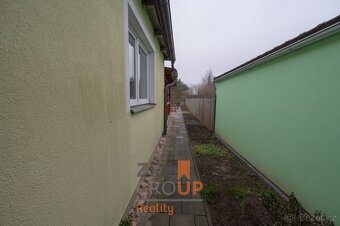 Prodej rodinného domu 4+1 s bazénem o rozloze 144 m2, ulice  - 20