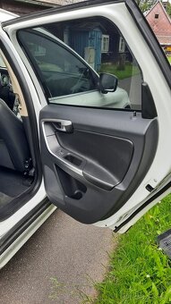 Volvo XC60 2.4D Automat-175hp r.2010 výbava Summum - 20