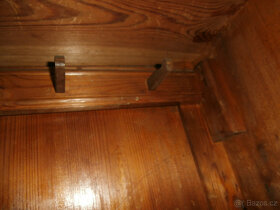 Skříň starožitná dřevěná s vnitřní zásuvkou za 1000 kč - 20