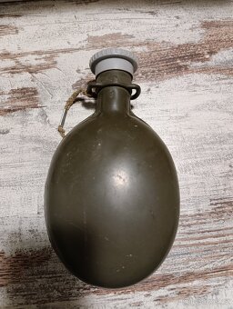 Starožitnosti -vazy a knihy, fotoapará - 20