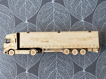 Nový dřevěný model IVECO S-WAY s návěsem PANAV - 20