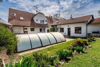 Vícegenerační rodinný dům 6+1 s bazénem - 20