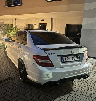 Mercedes-Benz C63 - 20