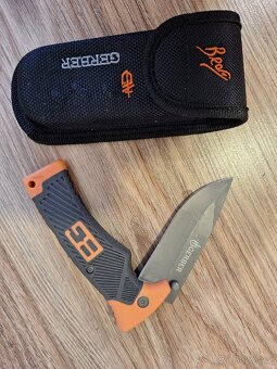 Gerber Bear Grylls skládací nůž šedý
Nový - 2