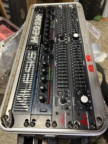 Mackie CFX20 kvalitni mixazni pult za hubicku - 2