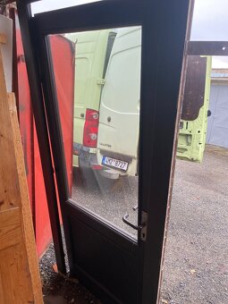 Prosklené dveře se zárubní, dřevěné - 2