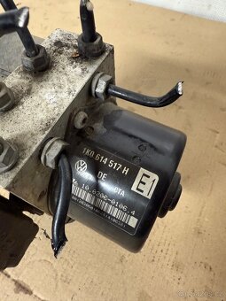 ABS jednotka 1K0 614 517 H / 1K0 907 379 K - 2