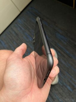 Apple iPhone 11 64GB černý - 2