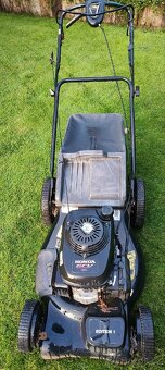 Prodám nefunkční sekačku zn. Honda - 2