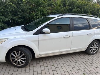 Ford focus combi 1.6 benzin - 2