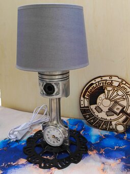 Lampa motorový píst s hodinami - Autonábytek Kovář - 2