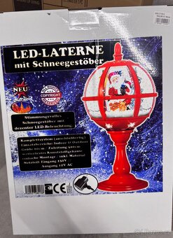 Sněžící LED stolní lucerna Santa – 60 cm Nový - 2