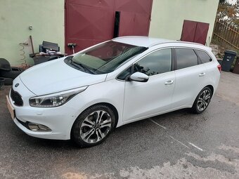 Prodám Kia Ceed kombi 1.6 GDI (benzín), výbava Exclus 8/2014 - 2