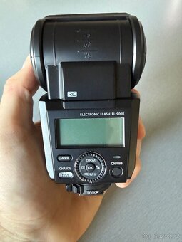 Olympus FL-900R - profesionální externí blesk - 2