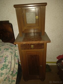 Stará ložnice -: postel+noční stolky - 2