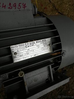Elektromotor MEZ Mohelnice 3f mot. 1,1kW s přírubou - 2