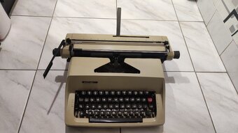 Psací stroj Consul 2224 r.v.1975 - 2