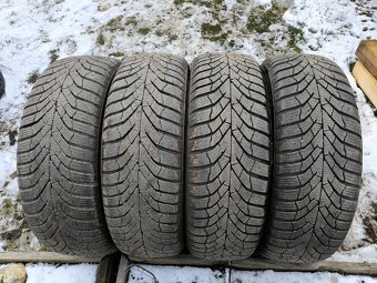 Zánovní Kumho 195/65/15 najeto 1000km - 2