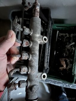 Prodám hlavu,klaviaturu,vývěvu , Ford Transit 2,2 diesel - 2
