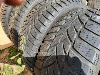 Zimní pneu Dunlop 235/55 r17 - 2