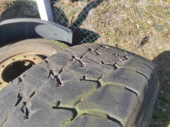 Prodám PNEU záběrová - rozměr 295/80 R22.5 s ráfkem - 2