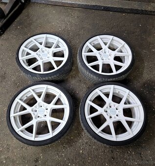 BÍLÉ ROTIFORM KPS 5x112 R20 + letní pneu - 2