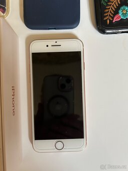 iPhone 8 - výborný stav - 2