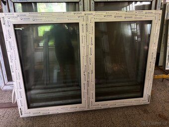 Okno PVC Gealan 1820x1470MM, nové, trojsklo, ořech - 2