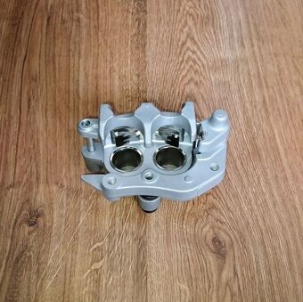 Brzdový třemen přední Honda CRF/CR - 2