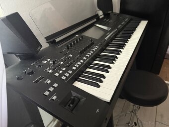 Yamaha genos - 2
