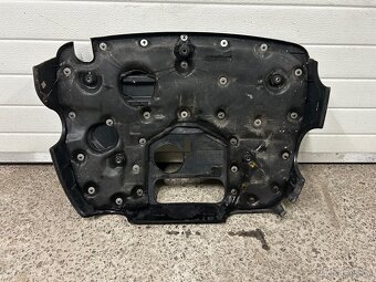 Horní kryt motoru Kia Sorento 2.5 CRDI - 2