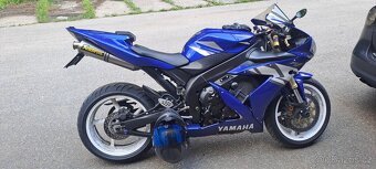 Yamaha YZF R1 - 2