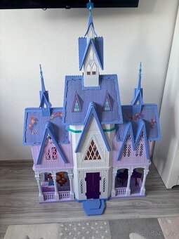Frozen - Velký hrad Arendelle - domeček pro panenky - 2