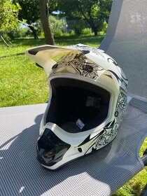 Motocrosová helma - 2