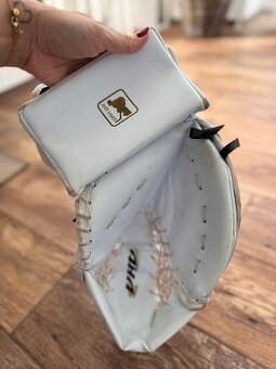 Hokejová vyzbroj - 2