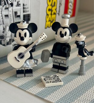 LEGO® Ideas 21317 Steamboat Willie - 2