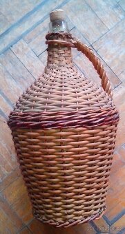 demižon skleněný opletený, objem cca 5L, proutěná rukojeť - 2