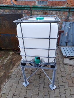 IBC 600l s podstavcem - 2