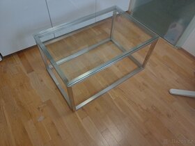 Moderní skleněný konferenční stolek s nerezovou konstrukcí - 2