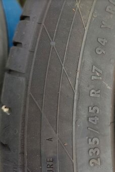 Alu kola 5x112 r17 8j et48 letni pneu 235/45/17 - 2