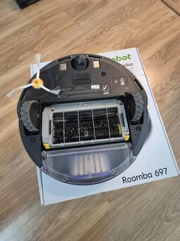 Robotický vysavač IROBOT Roomba 697 - 2
