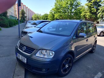 VW Touran 2,0 FSI bez TK - 2