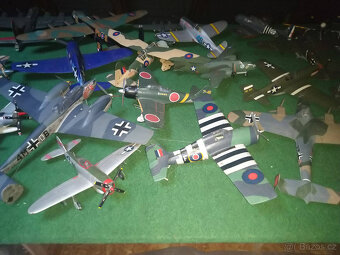 Sbírka hotových plastikových modelů - 2