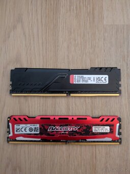 2x DDR4 8GB RAM paměti - 2